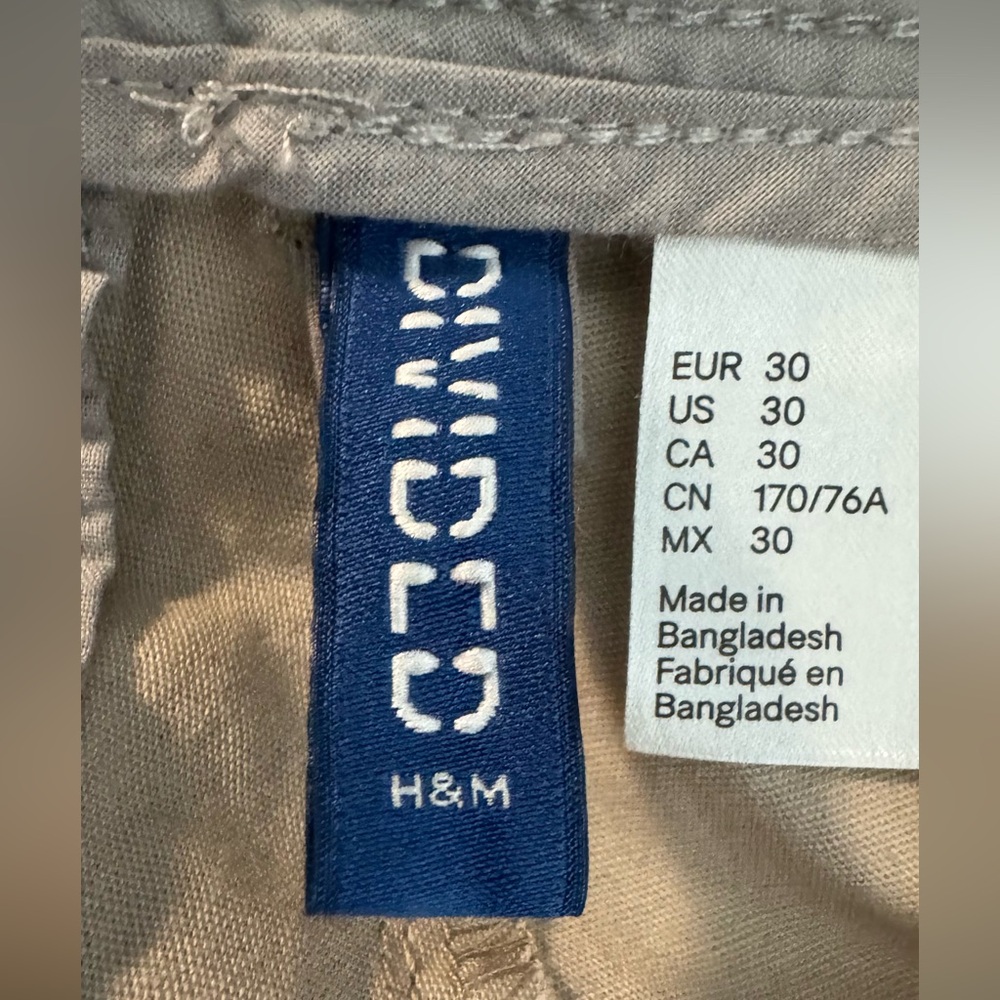 H&M MEN’S KHAKI CHINO SHORTS - Picture 3 of 9